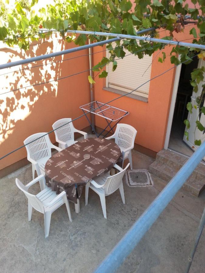 Toni With Private Parking Apartman