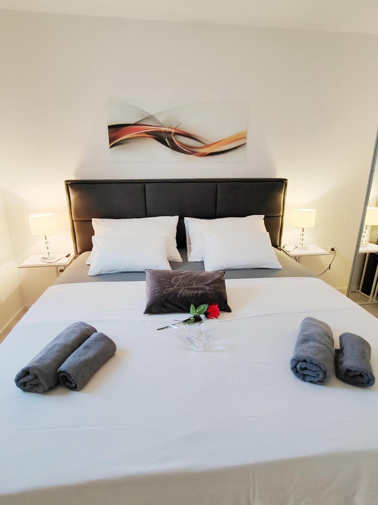 Toni With Private Parking Apartment Zadar